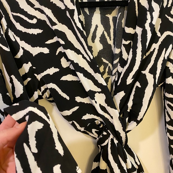 MUST SELL BY 4/17/23 TAKING ALL OFFERS - Nasty Gal Dress - Picture 3 of 6